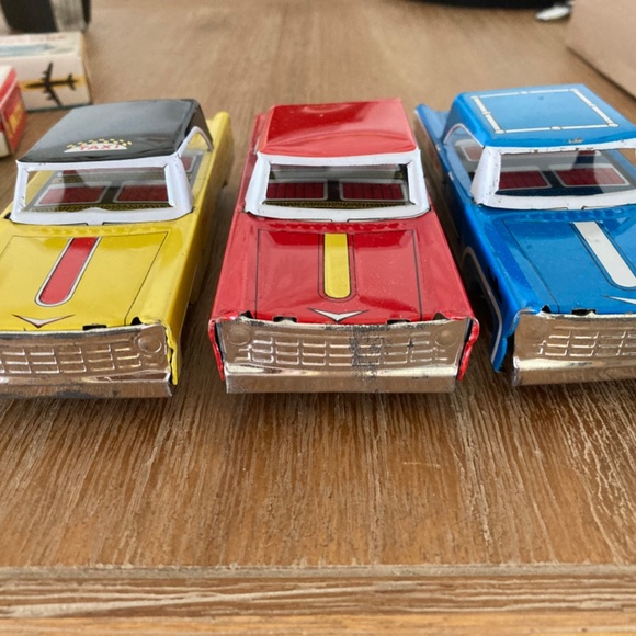 3 Vintage tin friction toy cars in their boxes - Picture 5 of 11